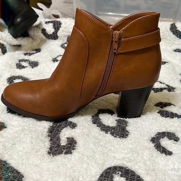 Giani Bernini Artemyss Ankle Boot - Picture 2 of 5